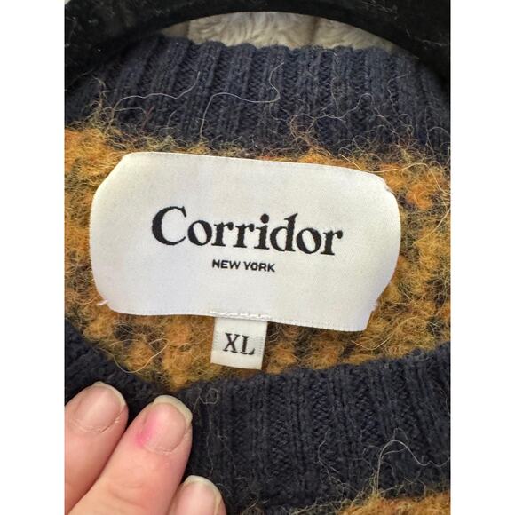 Men's Navy and Gold Patterned Sweater - Picture 6 of 13